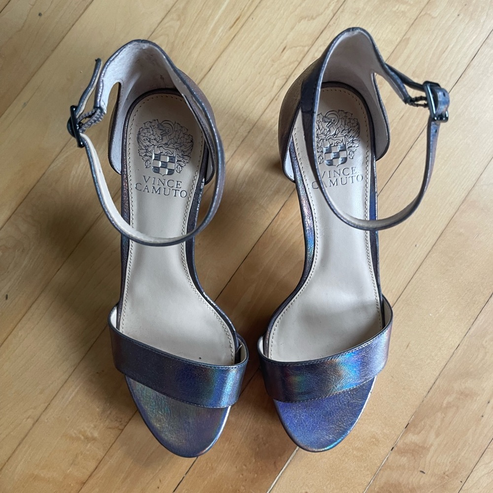 NWT Vine Camuto Iridescent Platform Heels